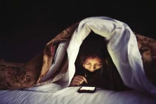 熬夜會引發(fā)癌癥嗎 熬夜會不會影響生育 熬夜會引發(fā)癌癥嗎 熬夜會不會影響生育