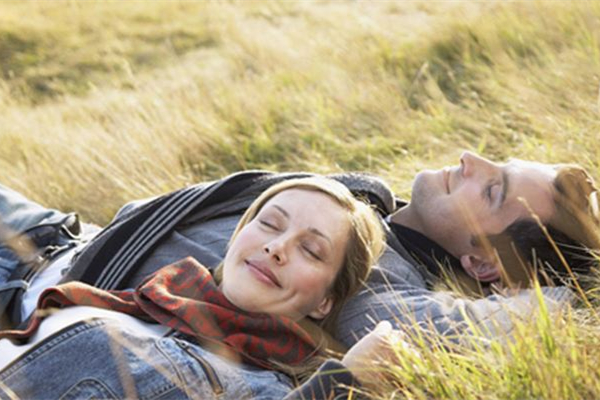 曬太陽(yáng)有什么好處 曬太陽(yáng)多久合適 曬太陽(yáng)有什么好處 曬太陽(yáng)多久合適