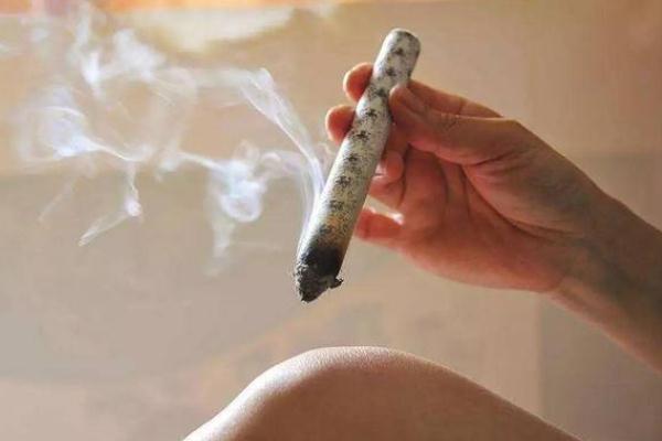 艾灸的好處與功效 艾灸肚子對(duì)女性的好處 艾灸的好處與功效 艾灸肚子對(duì)女性的好處