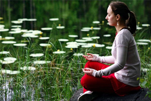 冥想要不要聽(tīng)音樂(lè) 冥想要閉眼睛嗎 冥想要不要聽(tīng)音樂(lè) 冥想要閉眼睛嗎