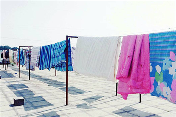 曬被子要不要翻面 曬被子要拍打嗎 曬被子要不要翻面 曬被子要拍打嗎