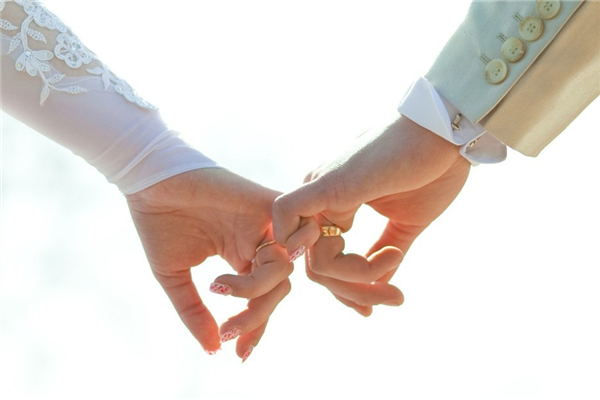 種草莓是吸出來(lái)的還是咬出來(lái)的 種草莓是毛細(xì)血管破裂嗎 種草莓是吸出來(lái)的還是咬出來(lái)的 種草莓是毛細(xì)血管破裂嗎