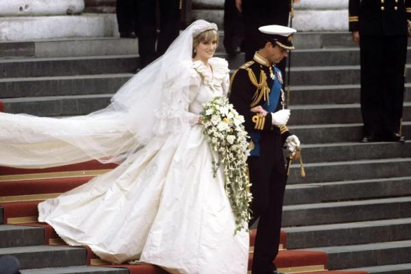 婚紗可以干洗嗎 婚紗可以免費(fèi)去試嗎 婚紗可以干洗嗎 婚紗可以免費(fèi)去試嗎