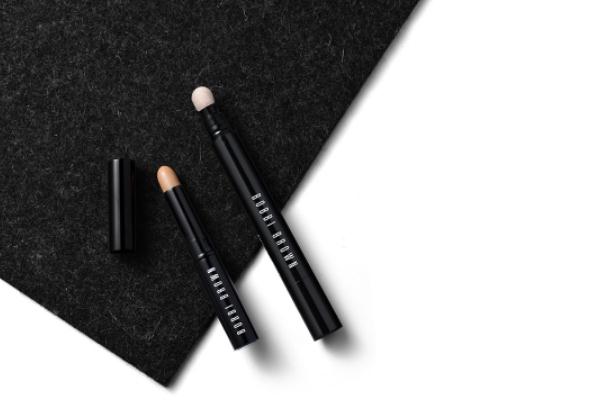 遮瑕筆能遮住眼袋嗎 如何用遮暇膏遮眼袋 遮瑕筆能遮住眼袋嗎 如何用遮暇膏遮眼袋