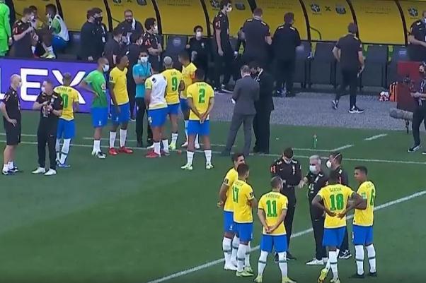 足球比賽是多長時(shí)間 足球比賽是幾個(gè)人一隊(duì) 足球比賽是多長時(shí)間 足球比賽是幾個(gè)人一隊(duì)