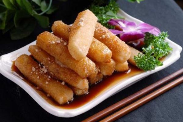 糍粑是用什么原材料做成的食物 糍粑是用糯米粉做的嗎 糍粑是用什么原材料做成的食物 糍粑是用糯米粉做的嗎