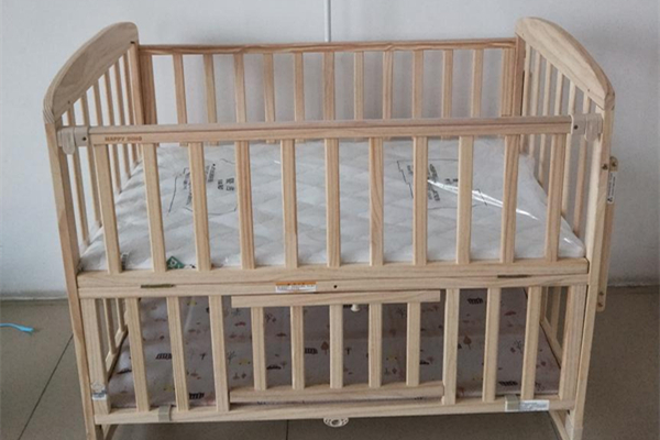 嬰兒床買(mǎi)二手的好不好 嬰兒床買(mǎi)什么材質(zhì)好 嬰兒床買(mǎi)二手的好不好 嬰兒床買(mǎi)什么材質(zhì)好