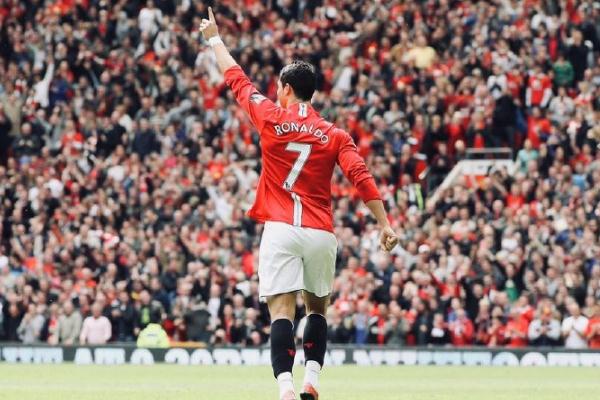 踢足球能練出腹肌嗎 踢足球能用手嗎 踢足球能練出腹肌嗎 踢足球能用手嗎