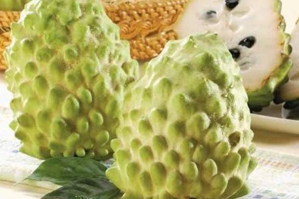 釋迦果的皮能吃嗎 釋迦果是大的好還是小的好 釋迦果的皮能吃嗎 釋迦果是大的好還是小的好