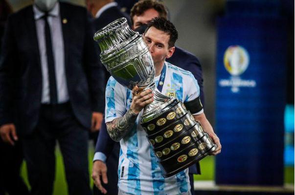 足球運動員是怎么訓(xùn)練的 足球運動員是什么職業(yè) 足球運動員是怎么訓(xùn)練的 足球運動員是什么職業(yè)