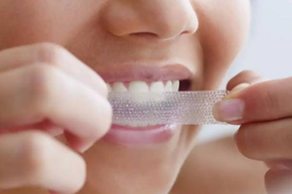 美白牙貼有沒有效果 美白牙貼有什么后遺癥嗎 美白牙貼有沒有效果 美白牙貼有什么后遺癥嗎