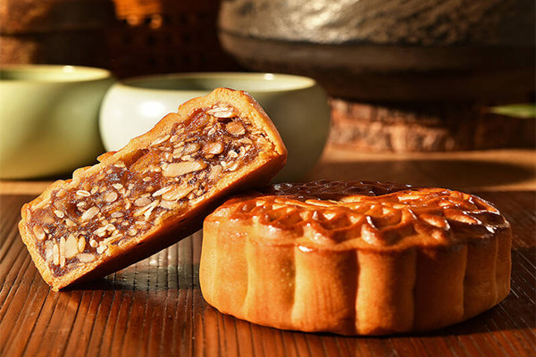 五仁月餅是甜的還是咸的 五仁月餅里面有什么材料 五仁月餅是甜的還是咸的 五仁月餅里面有什么材料