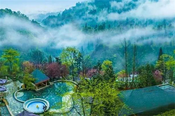 泡溫泉泳衣會(huì)壞嗎 泡溫泉可以不帶泳衣嗎 泡溫泉泳衣會(huì)壞嗎 泡溫泉可以不帶泳衣嗎