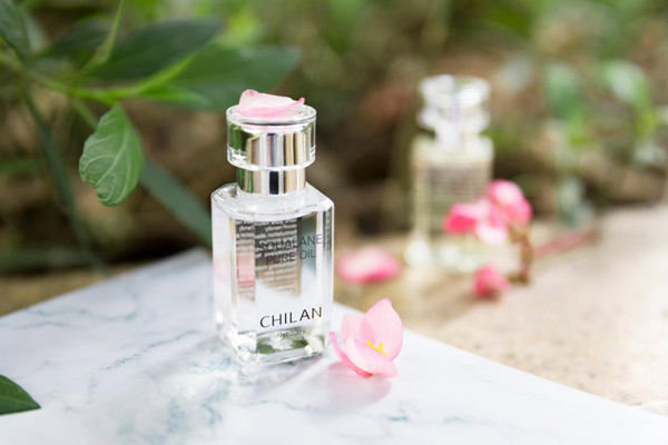 角鯊?fù)闀粫露?角鯊?fù)榭梢蕴焯煊脝?>
         				<strong>角鯊?fù)闀粫露?角鯊?fù)榭梢蕴焯煊脝?/strong>
         			</a>
         				<p>角鯊?fù)槭褂弥髸粫l(fā)爆痘的情況？角鯊?fù)榭梢蕴焯焓褂脝?？角鯊?fù)橐话阍谑裁磿r間使用是合適的呢？角鯊?fù)榈乃幚碜饔檬鞘裁矗?/p>
         		</li> 
                                               <li>
         			<a href=