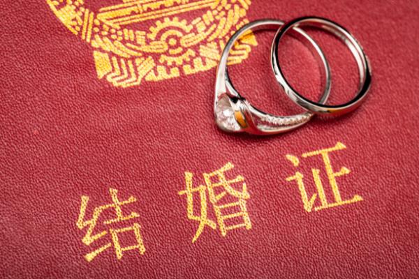 結(jié)婚要準(zhǔn)備些什么東西 結(jié)婚要買幾個(gè)戒指 結(jié)婚要準(zhǔn)備些什么東西 結(jié)婚要買幾個(gè)戒指