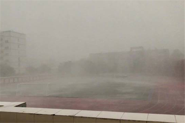 臺(tái)風(fēng)可以出門嗎 臺(tái)風(fēng)買什么吃的 臺(tái)風(fēng)可以出門嗎 臺(tái)風(fēng)買什么吃的