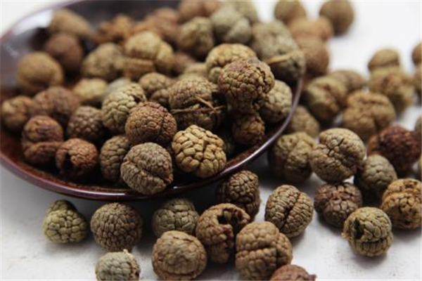 草豆蔻做鹵菜起到什么作用 草豆蔻用作香料的用法 草豆蔻做鹵菜起到什么作用 草豆蔻用作香料的用法