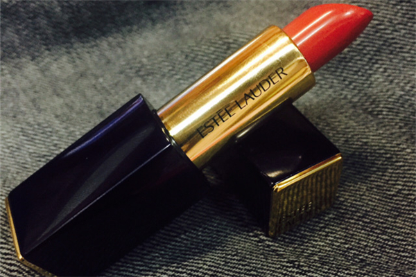 雅詩(shī)蘭黛口紅會(huì)不會(huì)沾杯 雅詩(shī)蘭黛口紅有小樣嗎