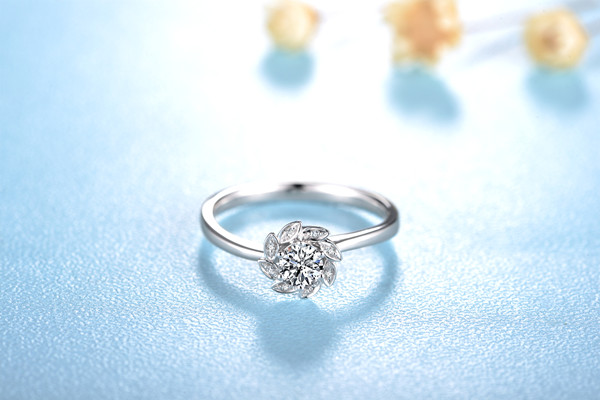 訂婚要注意哪些禮儀 訂婚女生穿什么衣服合適 訂婚要注意哪些禮儀 訂婚女生穿什么衣服合適