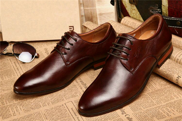 皮鞋配什么顏色襪子 皮鞋為什么不能穿白襪 皮鞋配什么顏色襪子 皮鞋為什么不能穿白襪