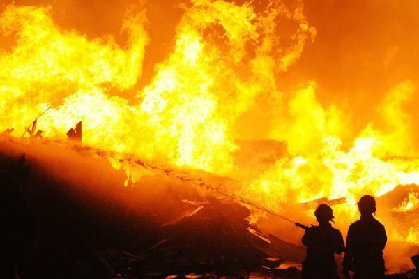 火災(zāi)逃生方法 火災(zāi)過程中產(chǎn)生大量的什么氣體 火災(zāi)逃生方法 火災(zāi)過程中產(chǎn)生大量的什么氣體