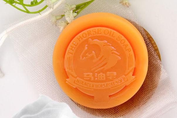 馬油皂可以洗衣服嗎 馬油皂能洗頭發(fā)嗎 馬油皂可以洗衣服嗎 馬油皂能洗頭發(fā)嗎