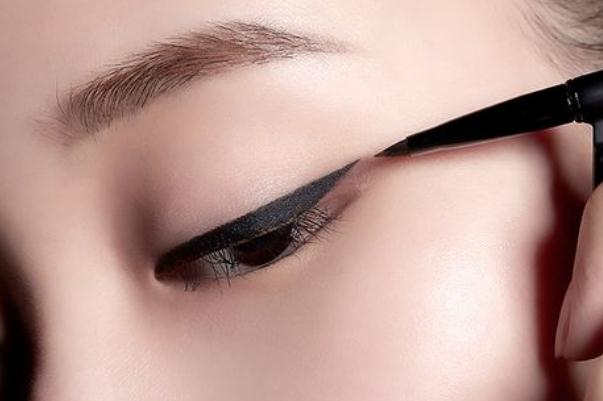 眼妝會脫妝嗎 眼妝有哪幾種畫法 眼妝會脫妝嗎 眼妝有哪幾種畫法