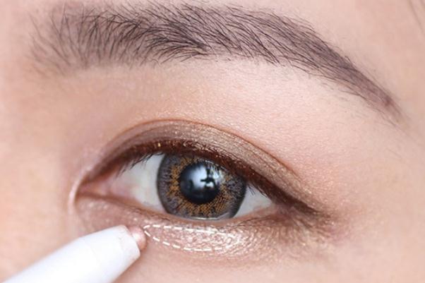 眼妝要擦隔離霜嗎 眼妝要定妝嗎 眼妝要擦隔離霜嗎 眼妝要定妝嗎