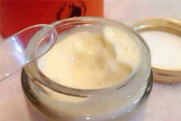 馬油適合白天用還是晚上用 馬油在哪里買是正品 馬油適合白天用還是晚上用 馬油在哪里買是正品