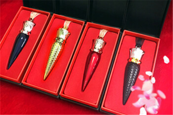 蘿卜丁口紅有小樣嗎 蘿卜丁口紅有紅色包裝盒嗎 蘿卜丁口紅有小樣嗎 蘿卜丁口紅有紅色包裝盒嗎