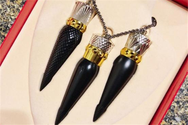 蘿卜丁女王權(quán)杖口紅多少錢 蘿卜丁女王權(quán)杖寓意 蘿卜丁女王權(quán)杖口紅多少錢 蘿卜丁女王權(quán)杖寓意