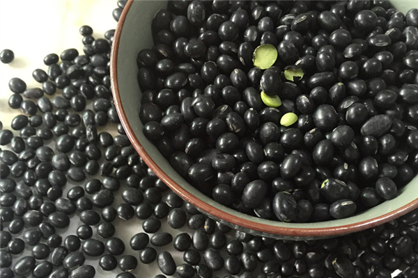 黑豆可以打豆?jié){嗎 黑豆打豆?jié){吃有什么好處 黑豆可以打豆?jié){嗎 黑豆打豆?jié){吃有什么好處