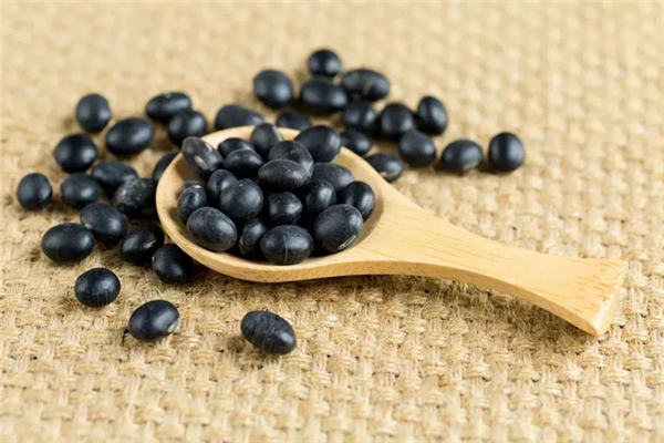 黑豆適合減肥吃嗎 黑豆什么時(shí)候吃最好 黑豆適合減肥吃嗎 黑豆什么時(shí)候吃最好