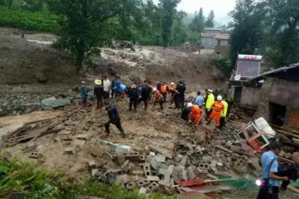 泥石流發(fā)生的前兆 泥石流發(fā)生時應(yīng)該往哪個方向跑 泥石流發(fā)生的前兆 泥石流發(fā)生時應(yīng)該往哪個方向跑