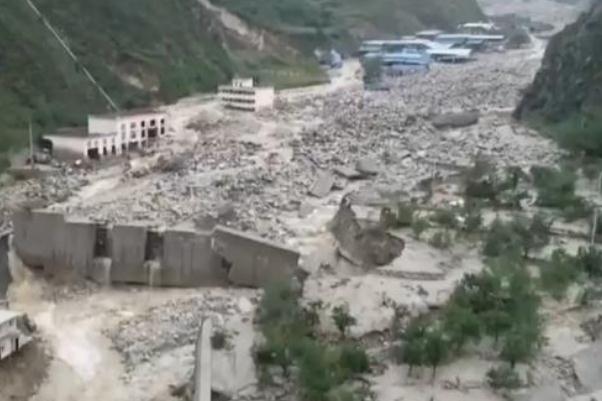 泥石流發(fā)生的前兆 泥石流發(fā)生時應(yīng)該往哪個方向跑 泥石流發(fā)生的前兆 泥石流發(fā)生時應(yīng)該往哪個方向跑