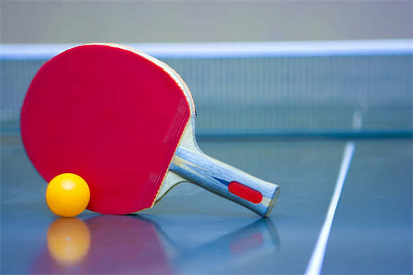 乒乓球會(huì)影響身高嗎 兵乓球?qū)⒆佑心男┖锰? alt=
