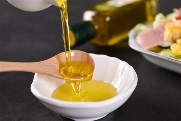 橄欖油會(huì)凝固嗎 橄欖油放冰箱里凝固正常嗎 橄欖油會(huì)凝固嗎 橄欖油放冰箱里凝固正常嗎