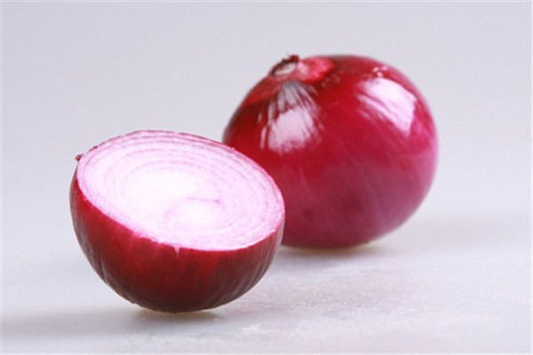 洋蔥需要焯水嗎 洋蔥怎么剝皮 洋蔥需要焯水嗎 洋蔥怎么剝皮