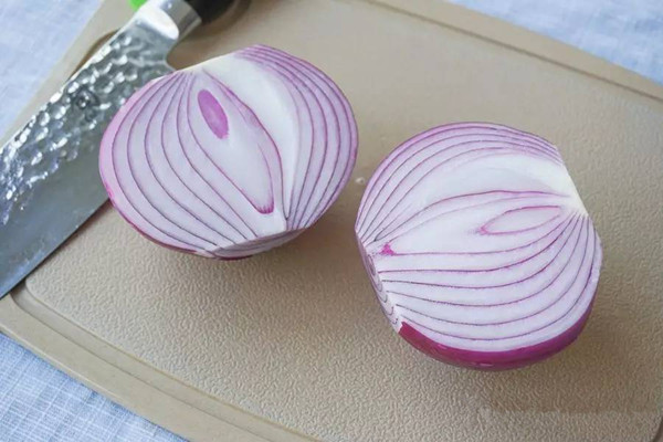 洋蔥會(huì)回奶嗎 洋蔥會(huì)引起脹氣嗎 洋蔥會(huì)回奶嗎 洋蔥會(huì)引起脹氣嗎