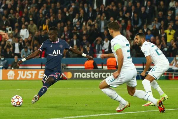 足球比賽可以暫停幾次 足球比賽可以撞人嗎 足球比賽可以暫停幾次 足球比賽可以撞人嗎