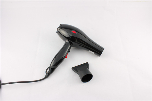 吹風(fēng)機(jī)會(huì)影響發(fā)質(zhì)嗎 吹風(fēng)機(jī)會(huì)不會(huì)傷害頭發(fā) 吹風(fēng)機(jī)會(huì)影響發(fā)質(zhì)嗎 吹風(fēng)機(jī)會(huì)不會(huì)傷害頭發(fā)