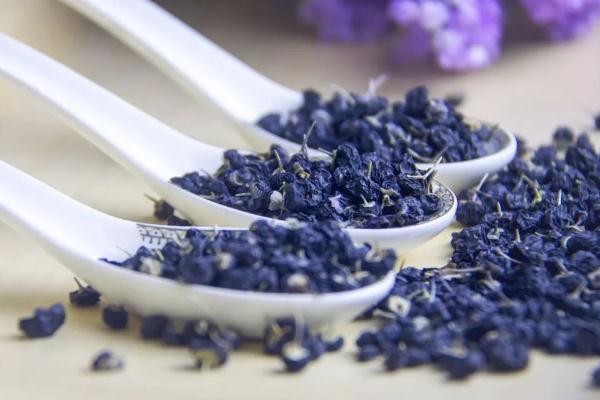 黑枸杞會掉色是不是染色了 黑枸杞會染色到手上嗎 黑枸杞會掉色是不是染色了 黑枸杞會染色到手上嗎