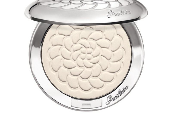 粉餅會(huì)悶痘嗎 粉餅對(duì)皮膚有傷害嗎 粉餅會(huì)悶痘嗎 粉餅對(duì)皮膚有傷害嗎