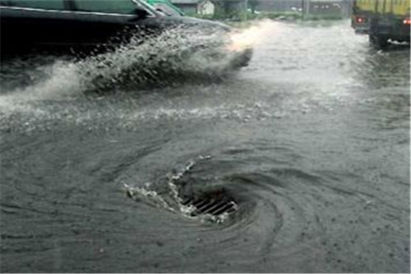 路面積水是什么原因 路面積水怎么處理 路面積水是什么原因 路面積水怎么處理