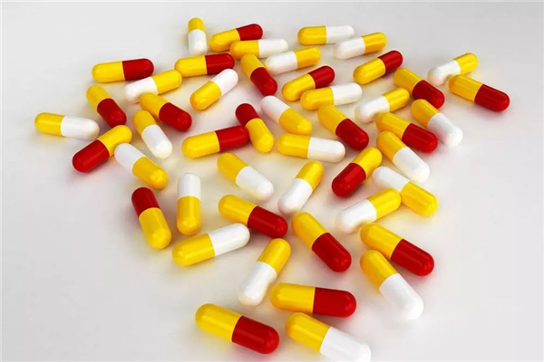 膠囊可以直接吞服嗎 膠囊是飯前吃好還是飯后吃好 膠囊可以直接吞服嗎 膠囊是飯前吃好還是飯后吃好