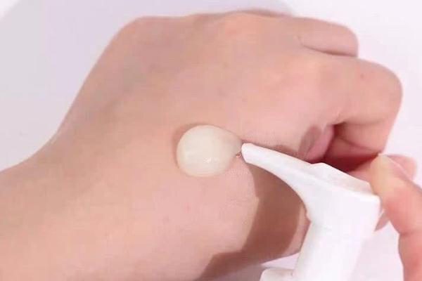 卸妝乳的作用與功效 卸妝乳的危害 卸妝乳的作用與功效 卸妝乳的危害