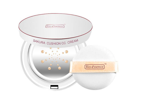 氣墊cc霜有點干怎么辦 氣墊cc霜好用還是粉底液好用 氣墊cc霜有點干怎么辦 氣墊cc霜好用還是粉底液好用