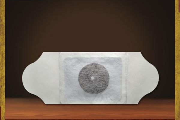 膏藥貼上去發(fā)涼好還是發(fā)熱好 膏藥貼上熱乎乎的是正常的嗎 膏藥貼上去發(fā)涼好還是發(fā)熱好 膏藥貼上熱乎乎的是正常的嗎