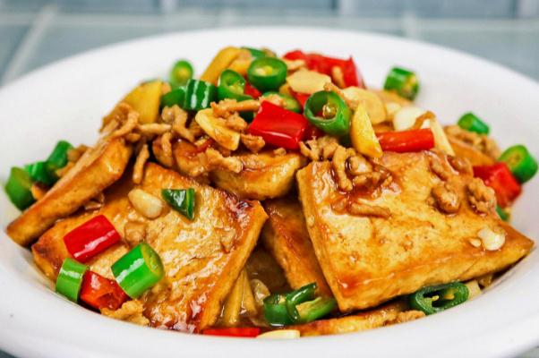 豆腐會引起便秘嗎 豆腐對人體有什么好處和壞處 豆腐會引起便秘嗎 豆腐對人體有什么好處和壞處