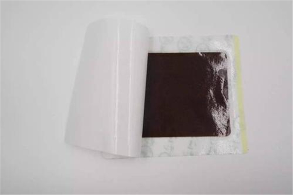 膏藥貼上去發(fā)涼好還是發(fā)熱好 膏藥貼上熱乎乎的是正常的嗎 膏藥貼上去發(fā)涼好還是發(fā)熱好 膏藥貼上熱乎乎的是正常的嗎